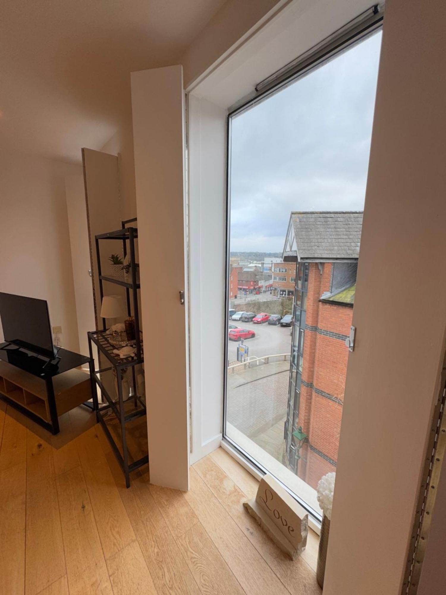 Central, Modern And Peaceful, Lovely Cathedral Views, Two-Bed Apartment With 40" Smart Tv & Free Onsite Parking Lincoln Eksteriør bilde